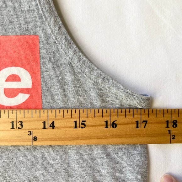 Vintage Taz Tasmanian Devil Camo Supreme Tank Top Muscle T-Shirt Size Small Gray - Picture 9 of 15